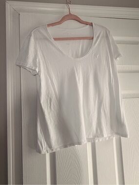 Tesla Women's White Scoop Neck Short Sleeve Tee